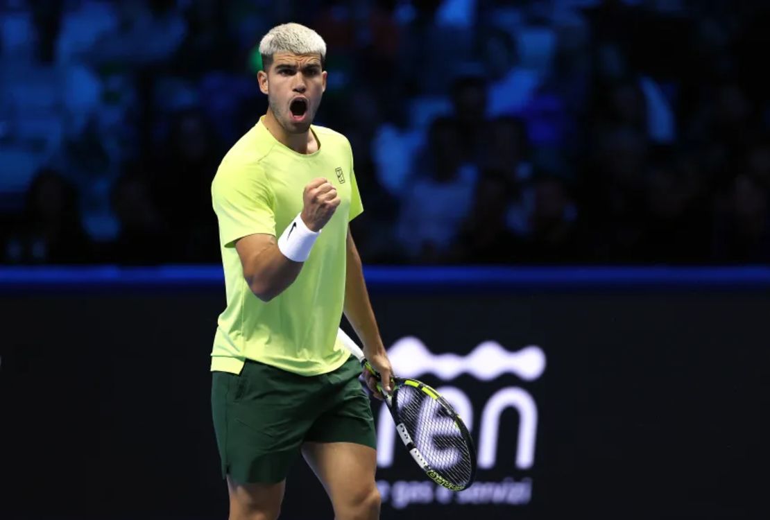 Carlos Alcaraz celebra un punto contra Alex de Minaur.