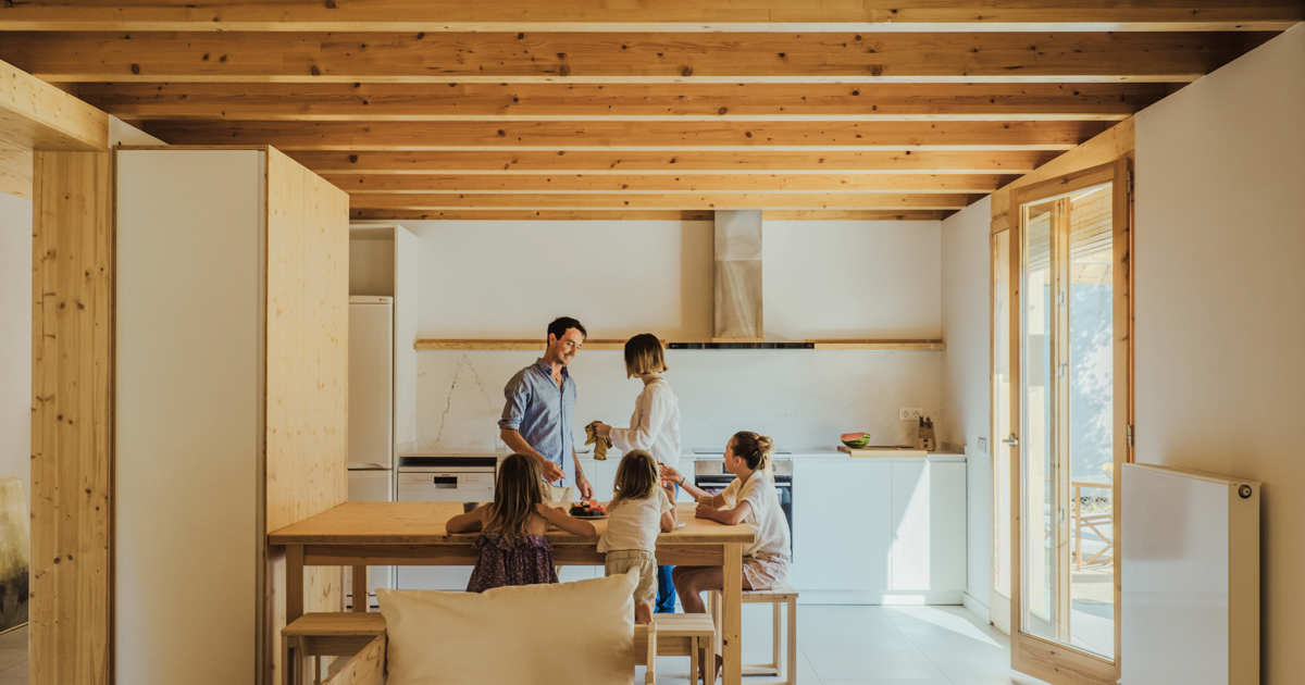 Así es la casa pasiva con consumo casi nulo de una familia de 5 personas que disfruta de unas espectaculares vistas al Montseny