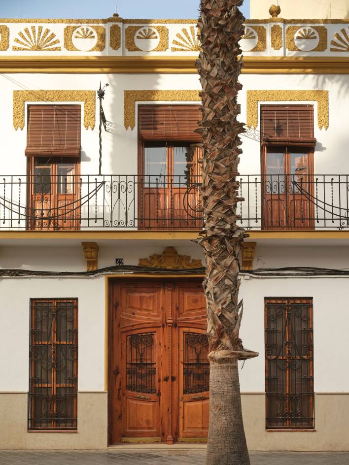 fachada de la casa con patio en Xirivella