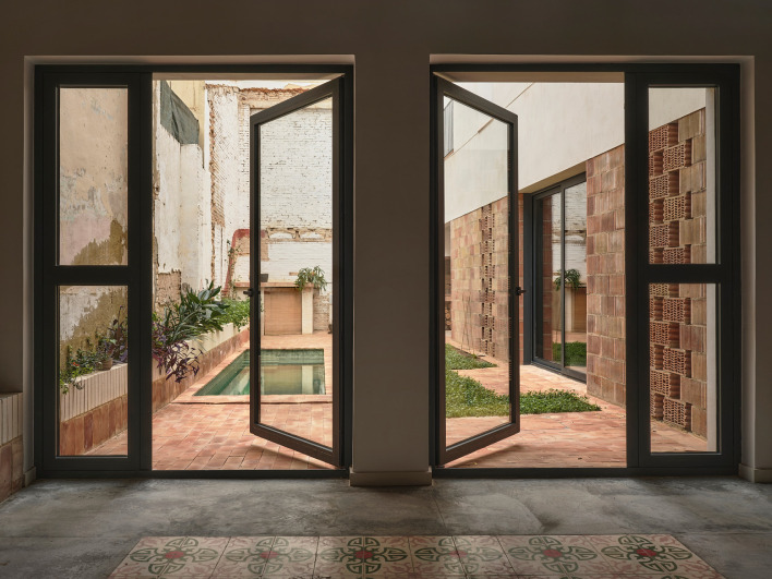 baldosas hidráulicas en el suelo