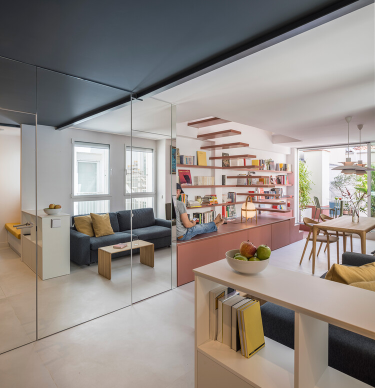 casa binôme / gon architects - Fotografía interior, Madera, Estanterías, Iluminación, Mesas, Sillas