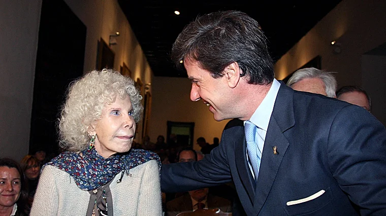 Cayetano Martínez de Irujo cancela por primera vez la misa de su madre por un grave problema de salud