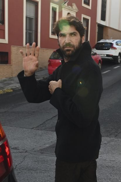 Cayetano Rivera a su salida del juzgado de Alcalá de Guadaíra. (Foto: Gtres)