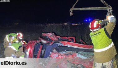 Dos personas muertas y tres heridas tras caer un coche por un barranco en Benassal (Castellón)