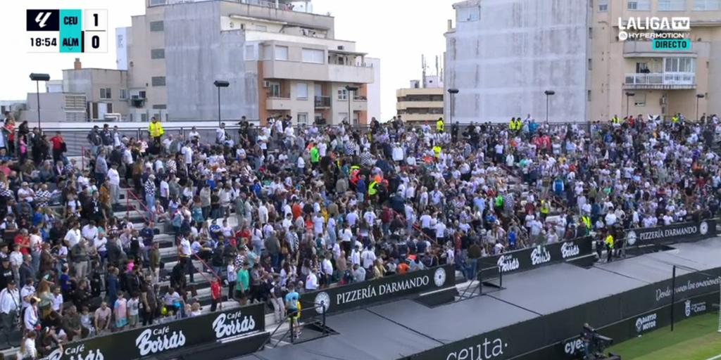 Suspendido el Ceuta - Almería tras la muerte de un aficionado en la grada