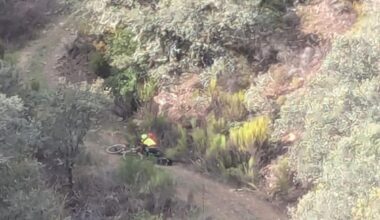 Rescatan a un ciclista de 70 años lesionado en una zona de difícil acceso del Bierzo