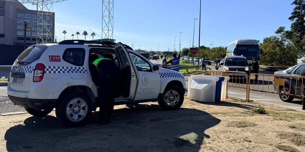 La Policía Local despacha con servicios mínimos el Betis