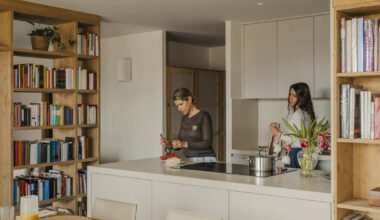 este piso barcelonés de los años 70 ahorra energía con estrategias bioclimáticas