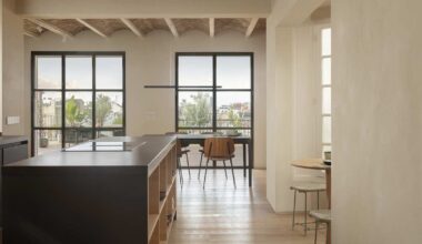 La reforma de este ático de 1900 ubicado en la Rambla de Catalunya en el que el interior se funde con las vistas a la ciudad