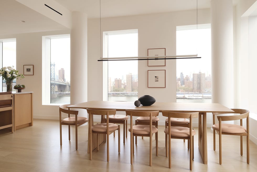 un apartamento en manhattan con muebles modernos, madera y texturas calidas un apartamento en manhattan con muebles modernos, madera y texturas calidas