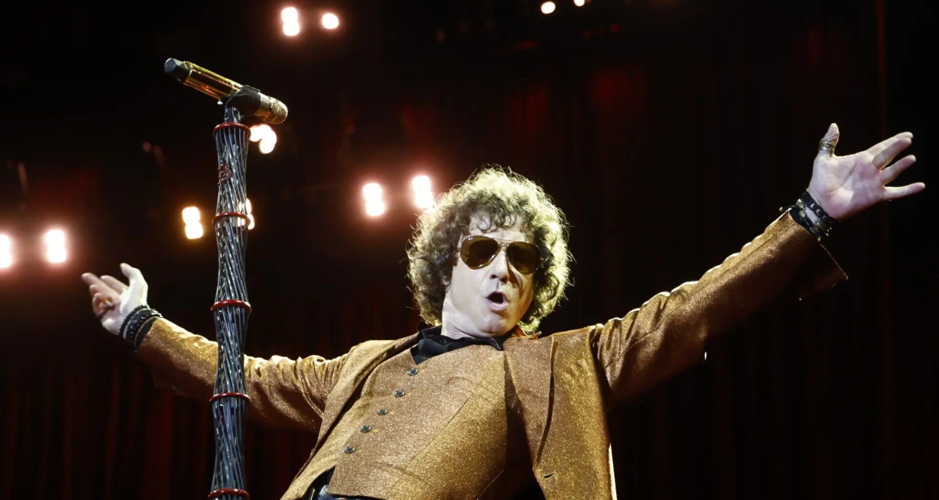Enrique Bunbury se suma como presentador a los Latin Grammy