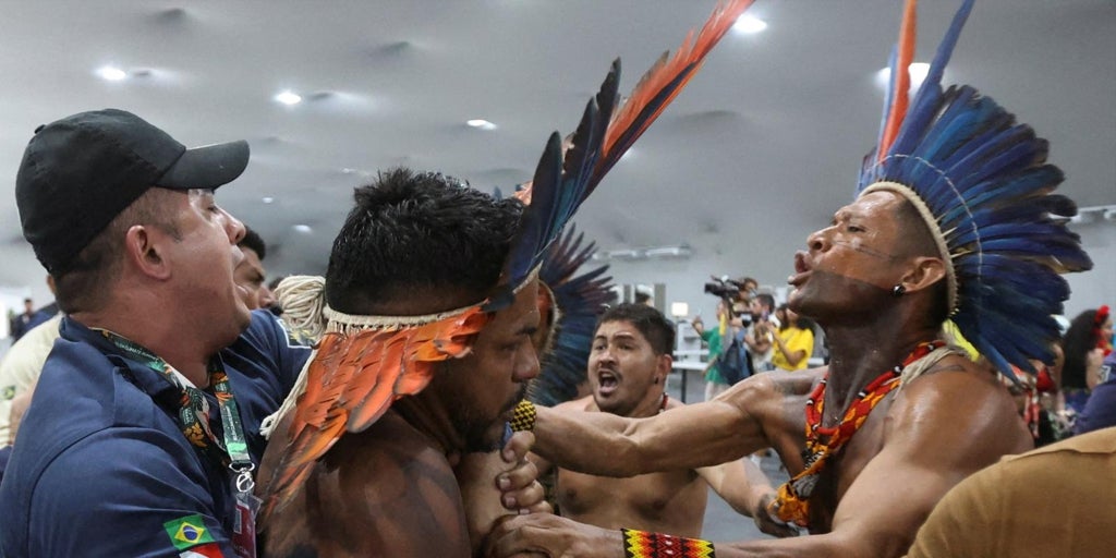 manifestantes indígenas se enfrentan a la seguridad en la COP30