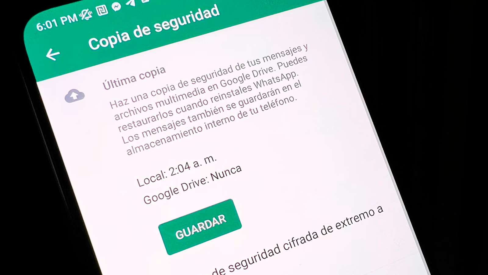 Pantalla de configuración de la copia de seguridad en WhatsApp para Android, mostrando la opción para guardar en Google Drive