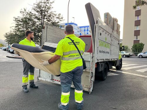 Santa Cruz recoge alrededor de 300 toneladas de enseres en el mes de octubre