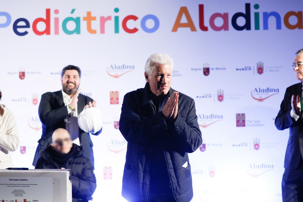 Richard Gere apoyando a los niños con cáncer en Murcia