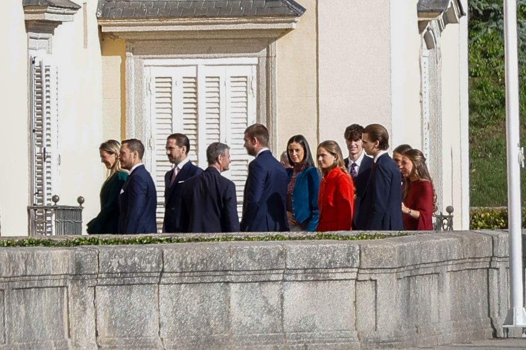 Theodora de Grecia junto a su marido, Matthew Kumar; Philippos de Grecia; Juan Urdangarin; Victoria Federica; Irene Urdangarin; y Pablo Urdangarin y Miguel Urdangarin junto a sus parejas, Johanna y Olympia 