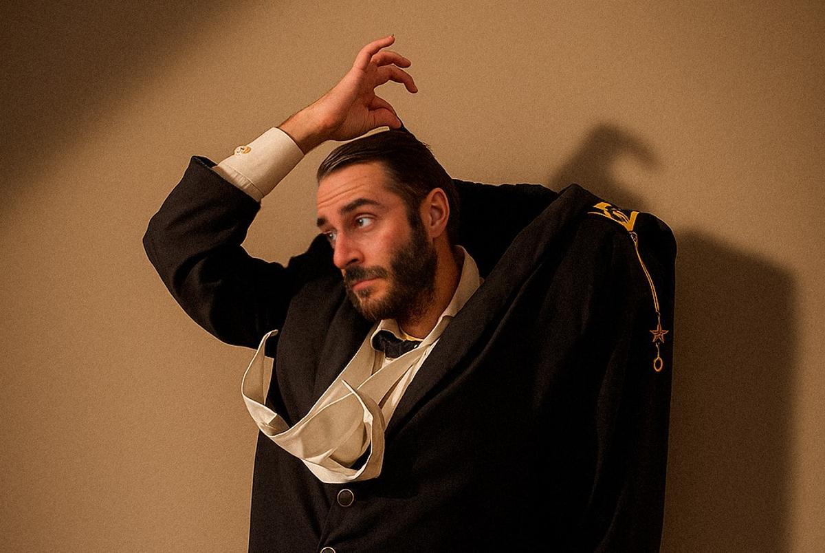 Lluís Margarit, caracterizado como Irieix I, el Geperut