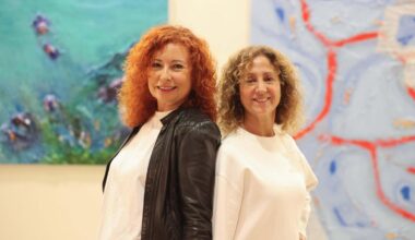 Marga Guasch y Carmen Liberal comparten su pasión por el arte en esta exposición.