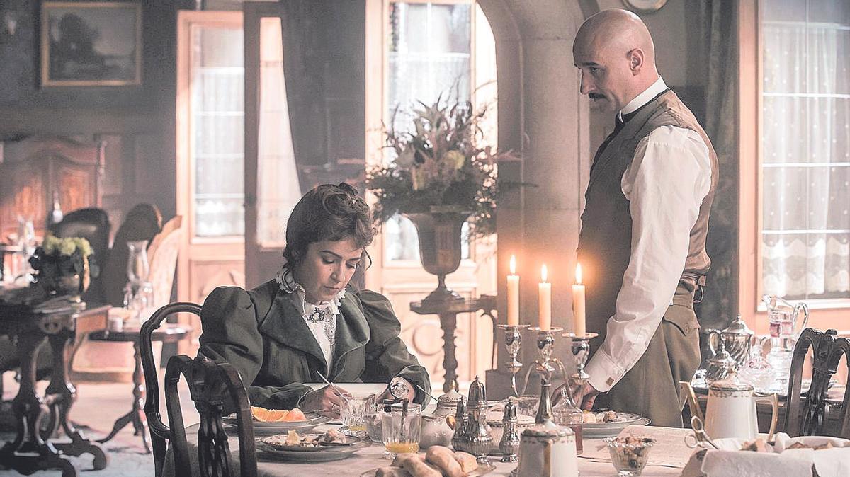 Verónica Sánchez y Alain Hernández, en el papel de doña Inés y don Gustavo