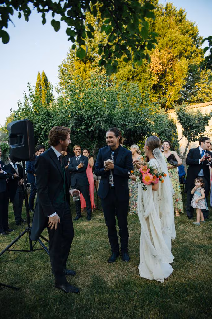 Los novios con el cantante Corey Kilgannon