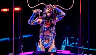 pizza con pepperoni, momento 'katycat' y acrobacias