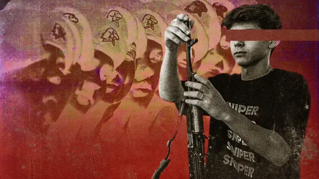 Un niño con una camiseta negra está manipulando un rifle; sus ojos están ocultos a la vista por una franja que atraviesa toda la ilustración.