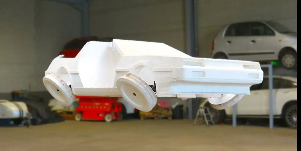 Un DeLorean volador para celebrar los 40 años de Regreso al Futuro