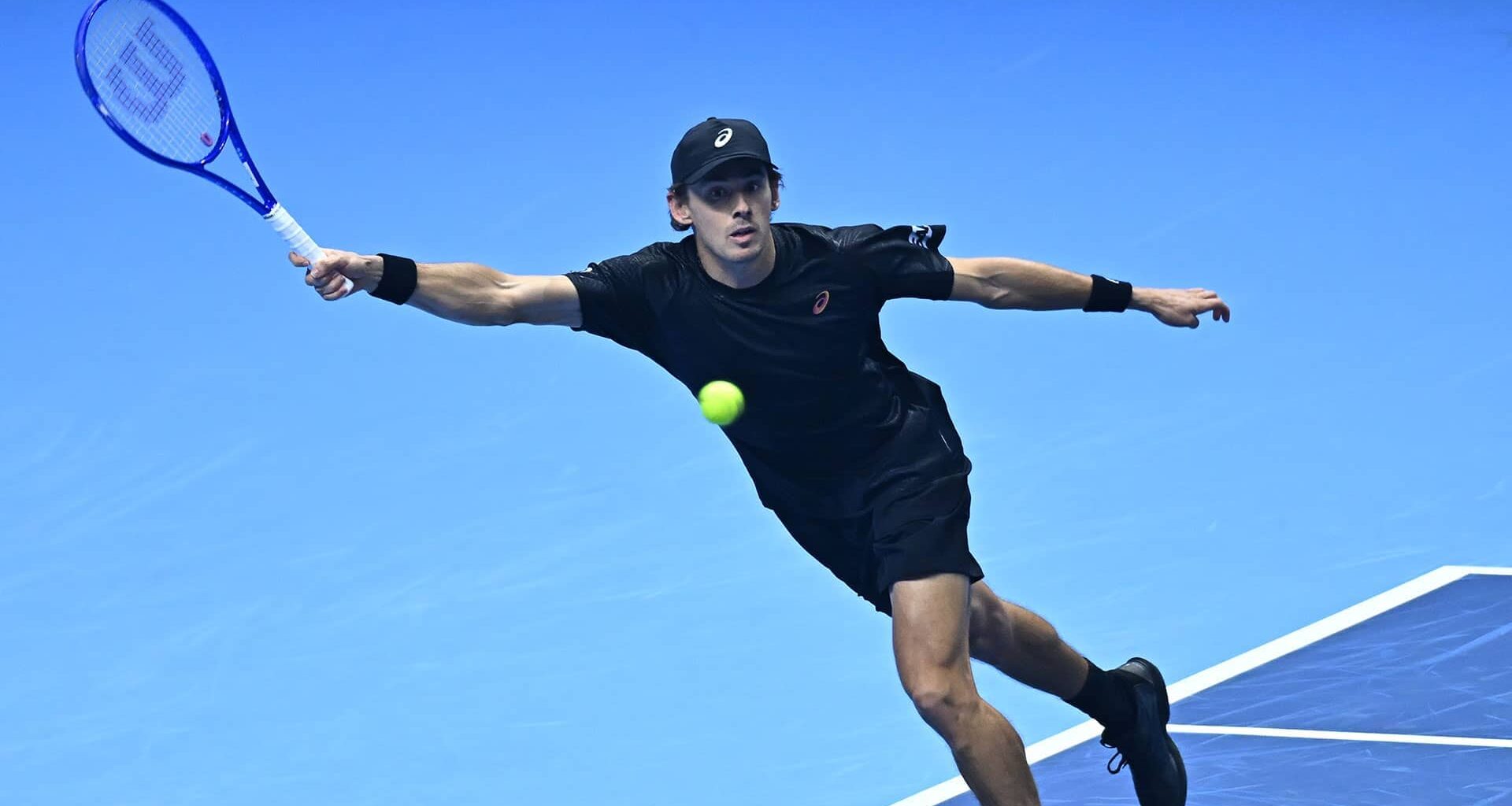 Álex de Miñaur en acción el martes en Turín.