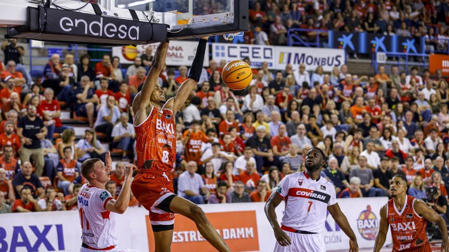 Akobundu habita cerca del techo