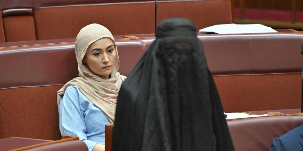 Revuelo en el Senado de Australia tras la aparición de una parlamentaria de la derecha con burka