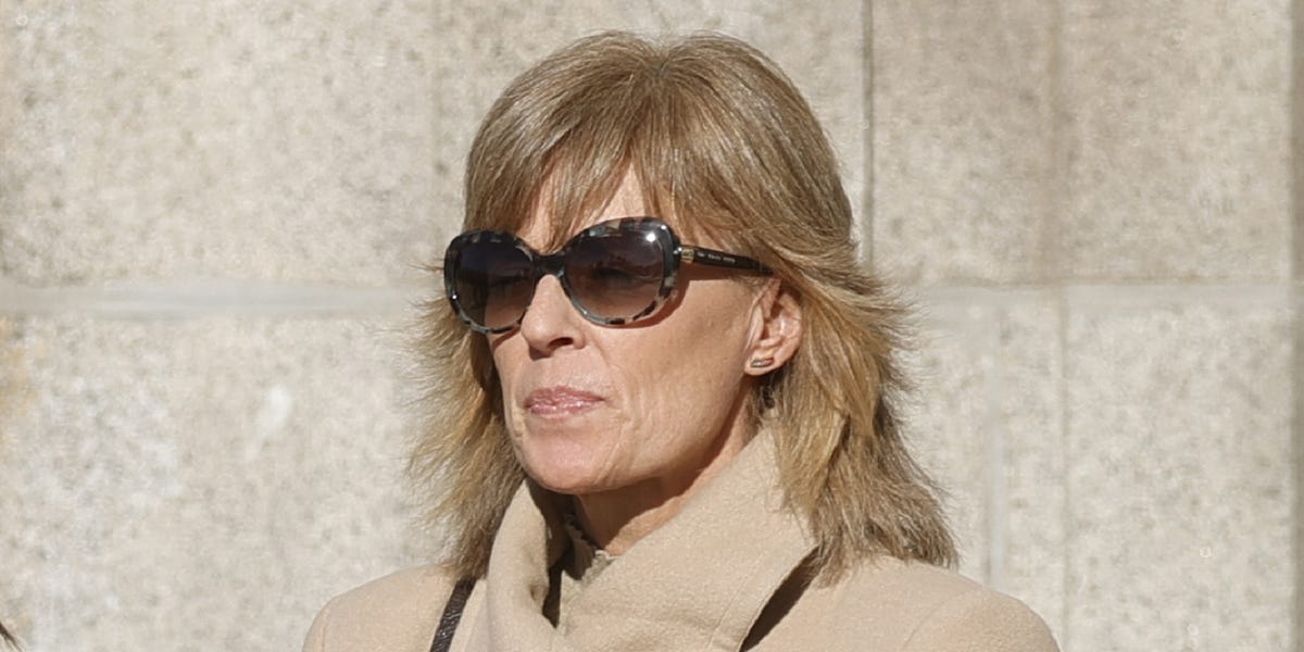 La secretaria de la reina Letizia da una lección de estilo con botas de estampado de leopardo y abrigo de paño tendencia de invierno