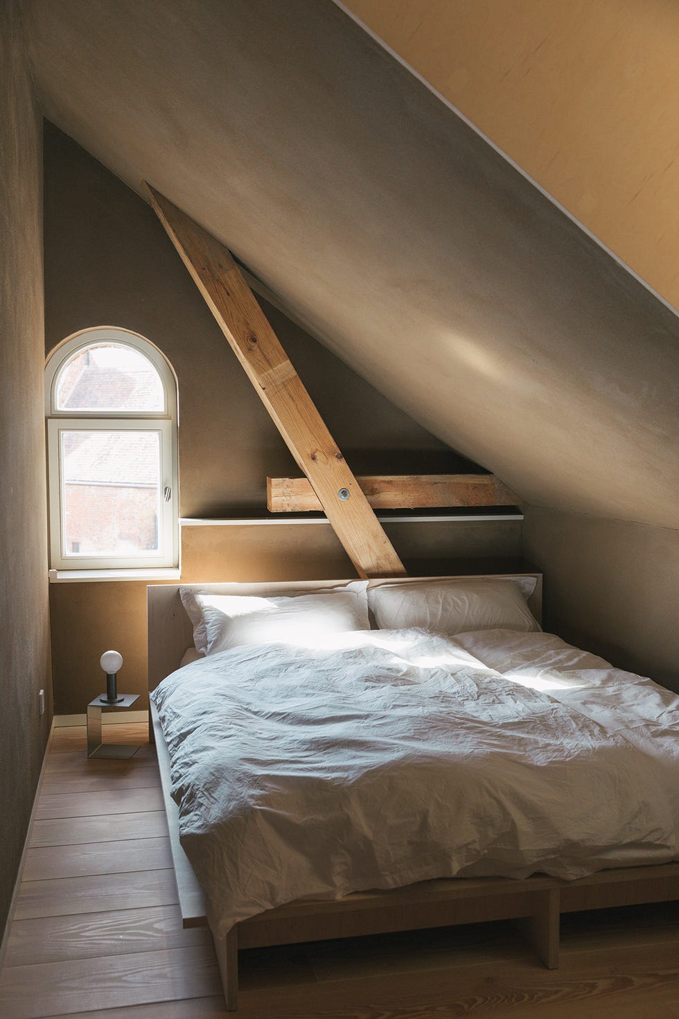 una casa historica de ladrillo reformada como apartamentos modernos vacacionales en alemania