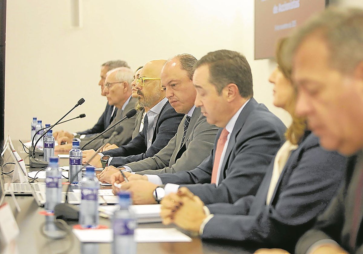 Duro Felguera aspira a conseguir ingresos de hasta 370 millones de euros a partir de 2027