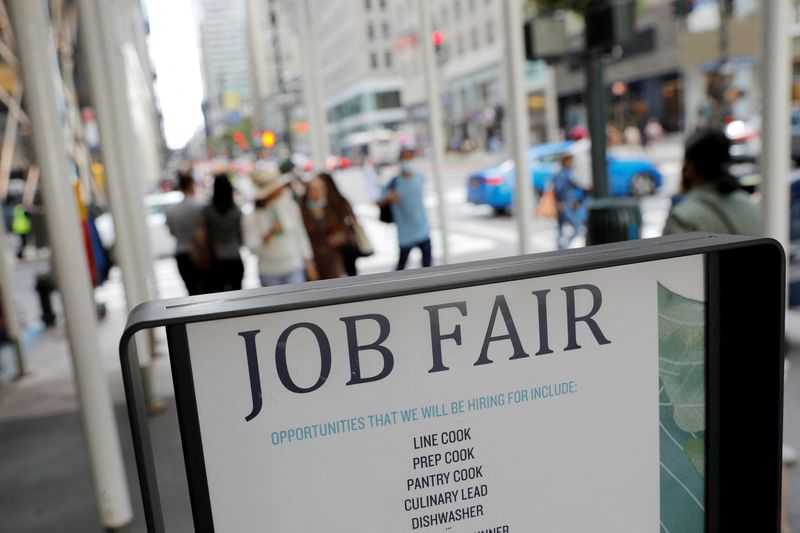 Crecimiento del empleo en EEUU supera expectativas en septiembre; tasa de desempleo sube al 4,4%