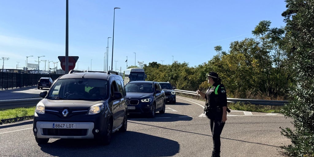 La falta de Policía Local condiciona las salidas de la Cartuja tras el partido del Betis
