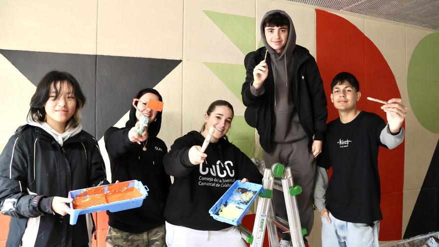 Los alumnos de IDarte renuevan el túnel de Teodoro Dublang