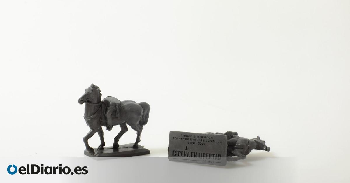 Los 25.000 caballos sin Franco que un escultor regala en el Círculo de Bellas Artes a cambio de un mensaje