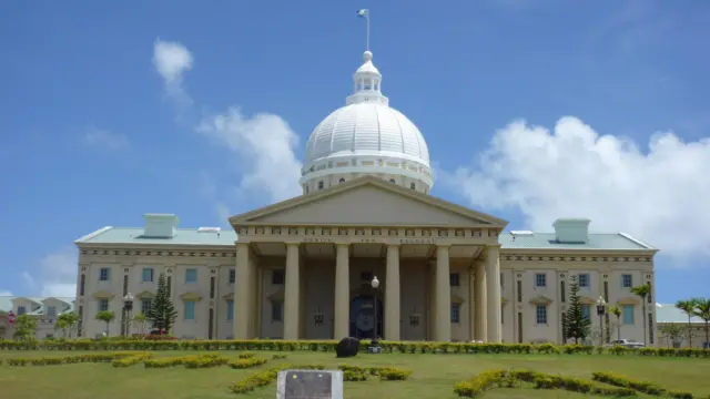 El Congreso Nacional de Palaos se encuentra en la capital de Palaos, Ngerulmud, estado de Melekeok. Es un edificio moderno con dibujos tradicionales en sus paredes.