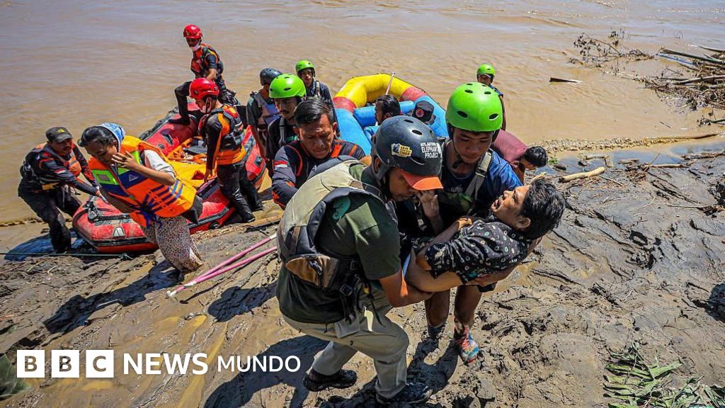 Mueren más de 400 personas tras las devastadoras inundaciones registradas en Indonesia