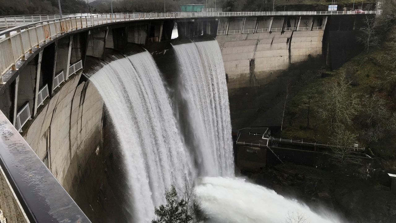 La Xunta transmite su «máxima preocupación» ante el peligro de que Vigo se quede sin agua por una avería en la presa de Eiras