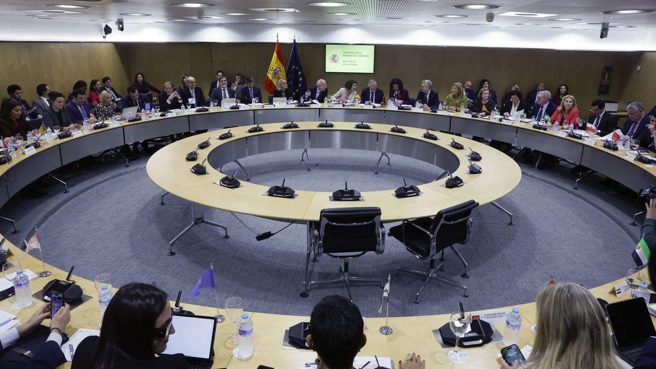 El Gobierno anuncia un sistema de financiación autonómica «multilateral y bilateral» - La Voz de Galicia