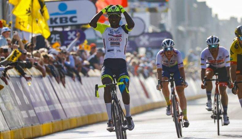 el eritreo girmay hace historia al conquistar con 21 anos la gante wevelgem 2 790x454