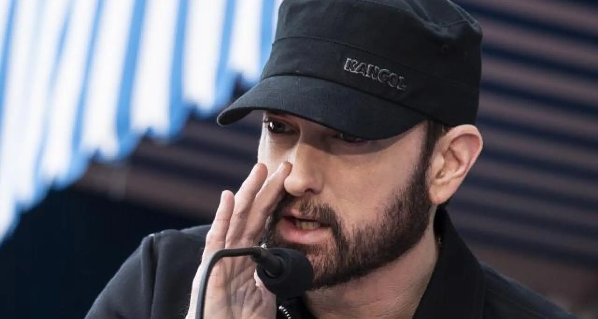 Eminem inicia acciones legales contra una marca de productos de playa por similitudes con su nombre