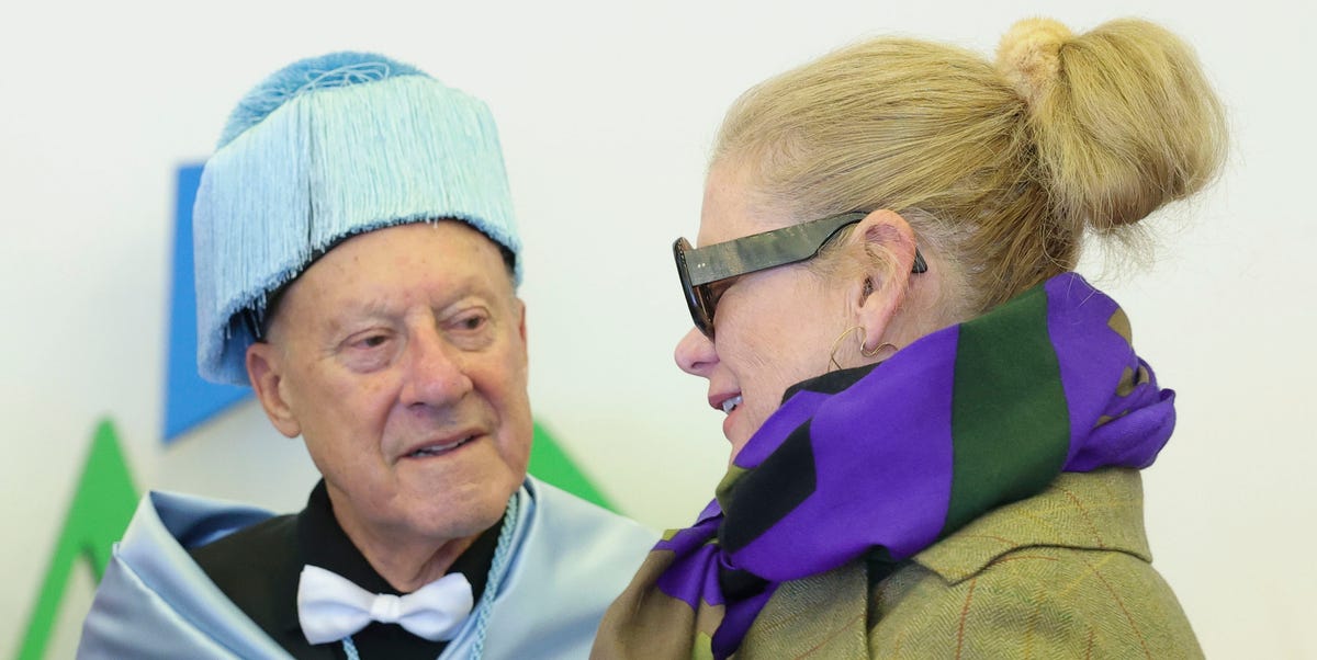 Elena Ochoa arropa a Norman Foster en la ceremonia como doctor honoris causa por la Universidad Autónoma de Madrid