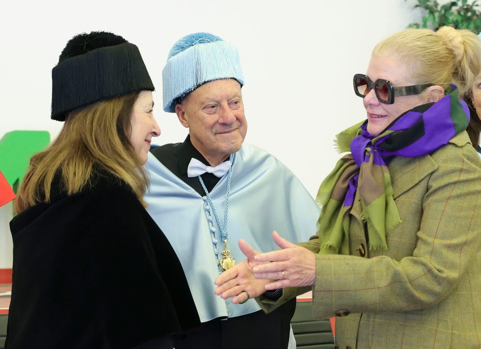 elena ochoa y norman foster con la rectora de la uam