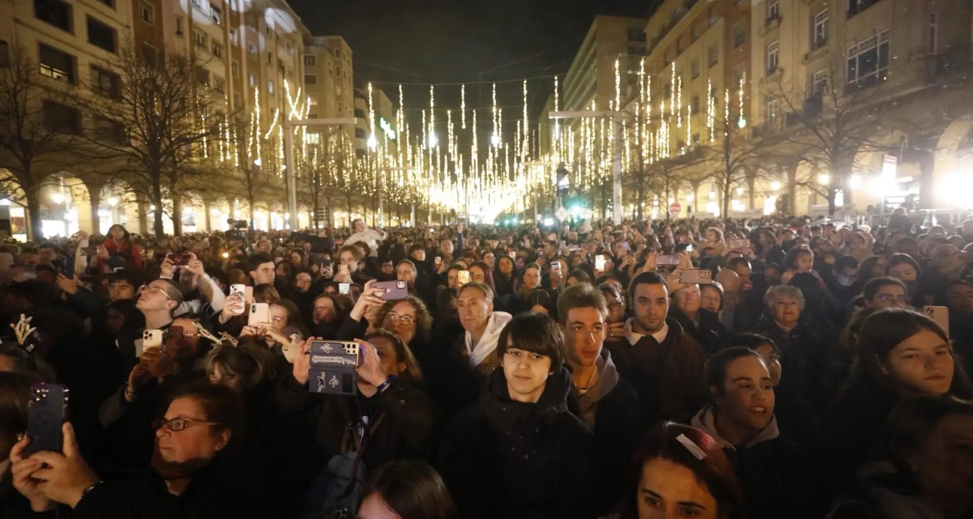 Así hemos contado el encendido de las luces de Navidad 2025 en Zaragoza