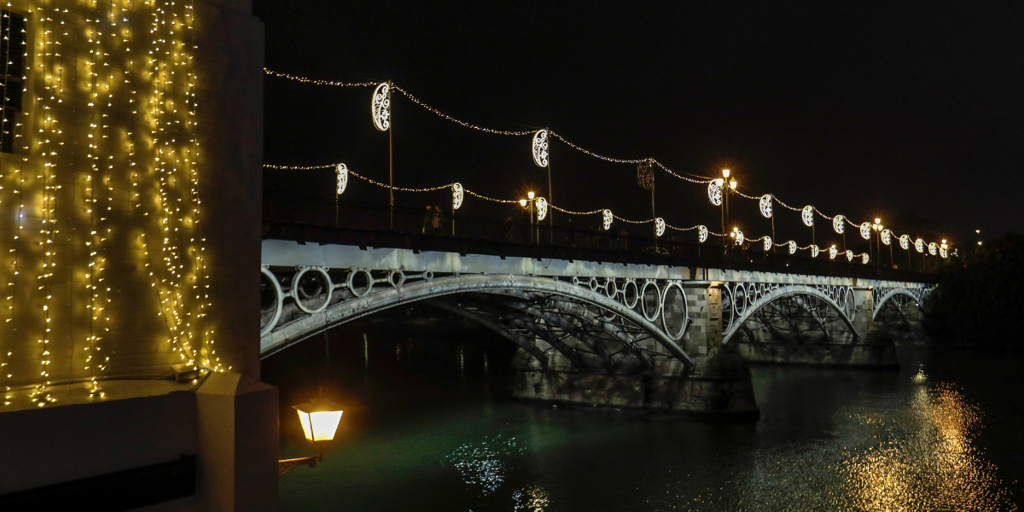 a qué hora se encienden, dónde están las calles iluminadas y árboles