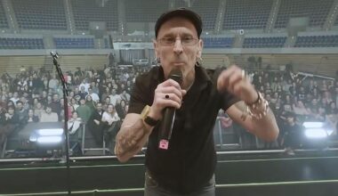 El bonito detalle de Fito con el público de 'La Revuelta': «¡Broncano! Aquí cumplimos»