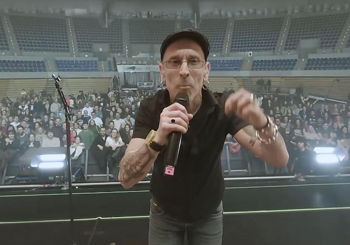 El bonito detalle de Fito con el público de 'La Revuelta': «¡Broncano! Aquí cumplimos»