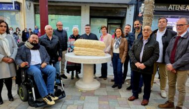 Inaugurada la escultura para homenajear al creador de los Miguelitos